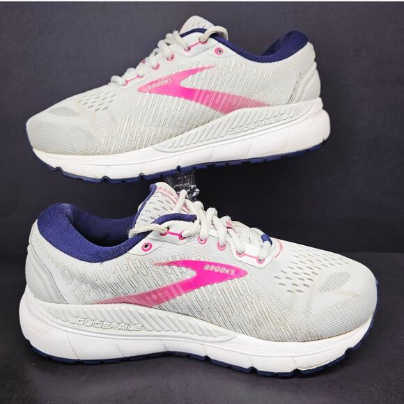 Hoka Women 8 Comfy footwear - Picture 5 of 9